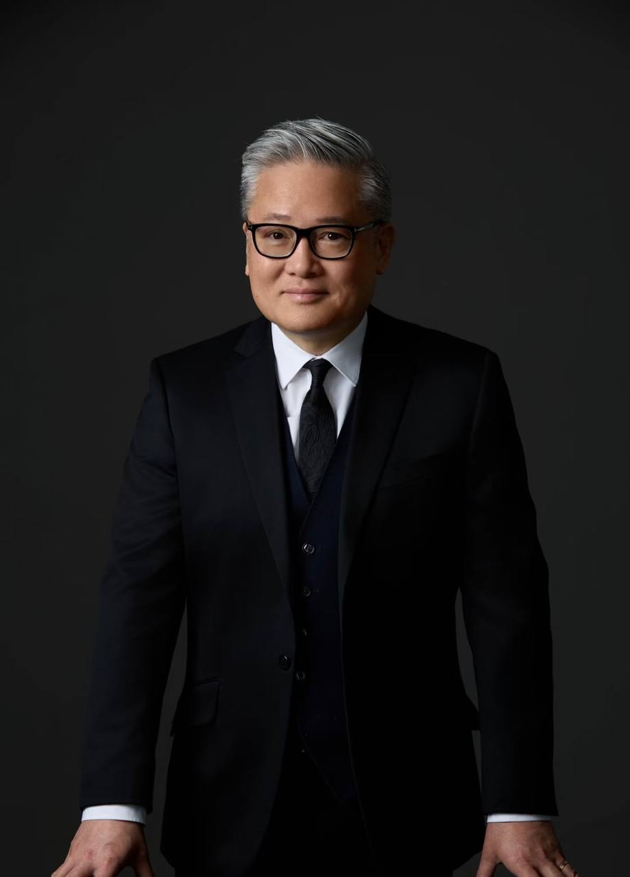Kevin W Chen